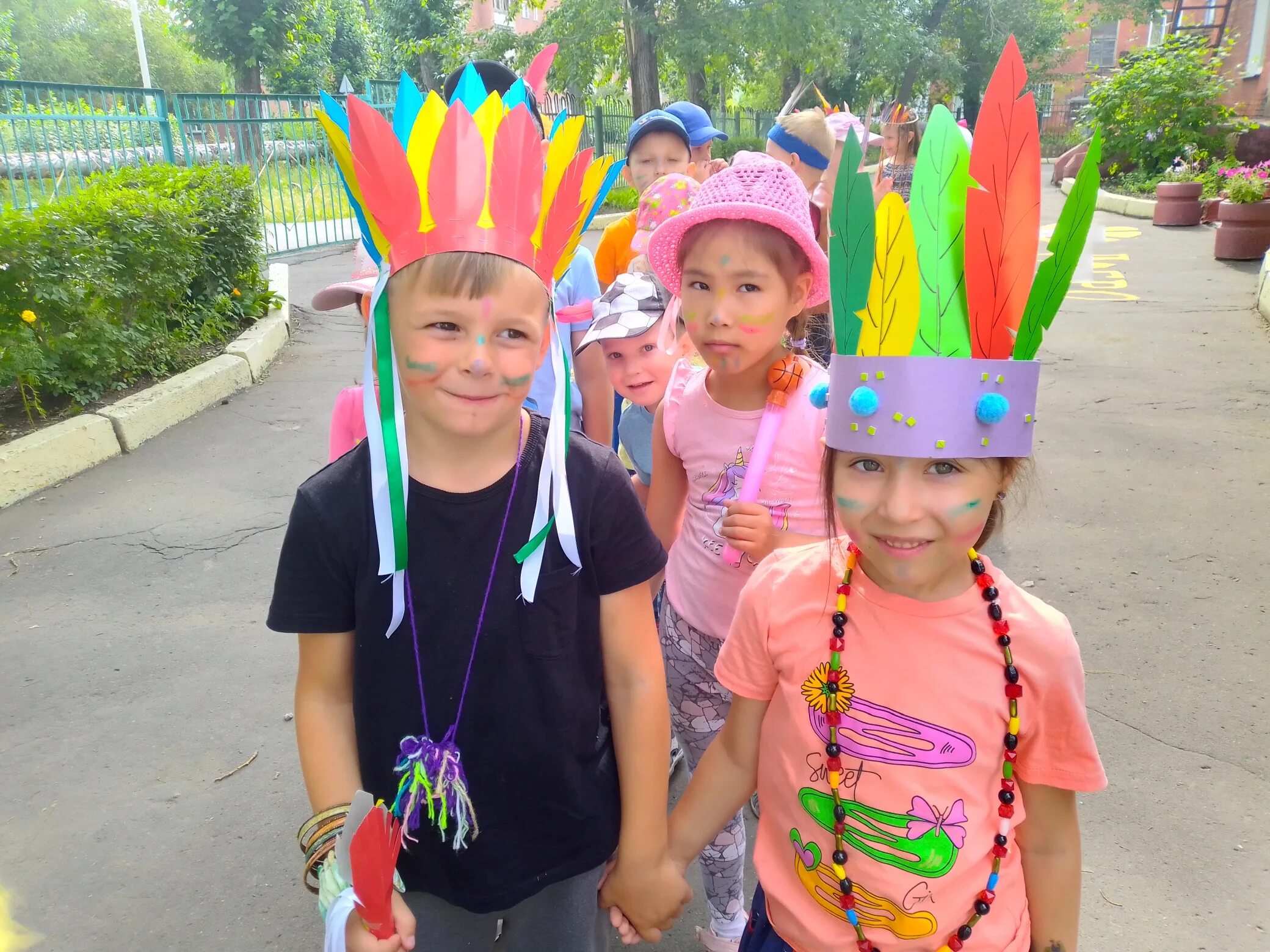 пригласительный на вечеринку индейцы. день индейца в детском саду. приглашение на индейскую вечеринку. индейская вечеринка. русские индейцы.