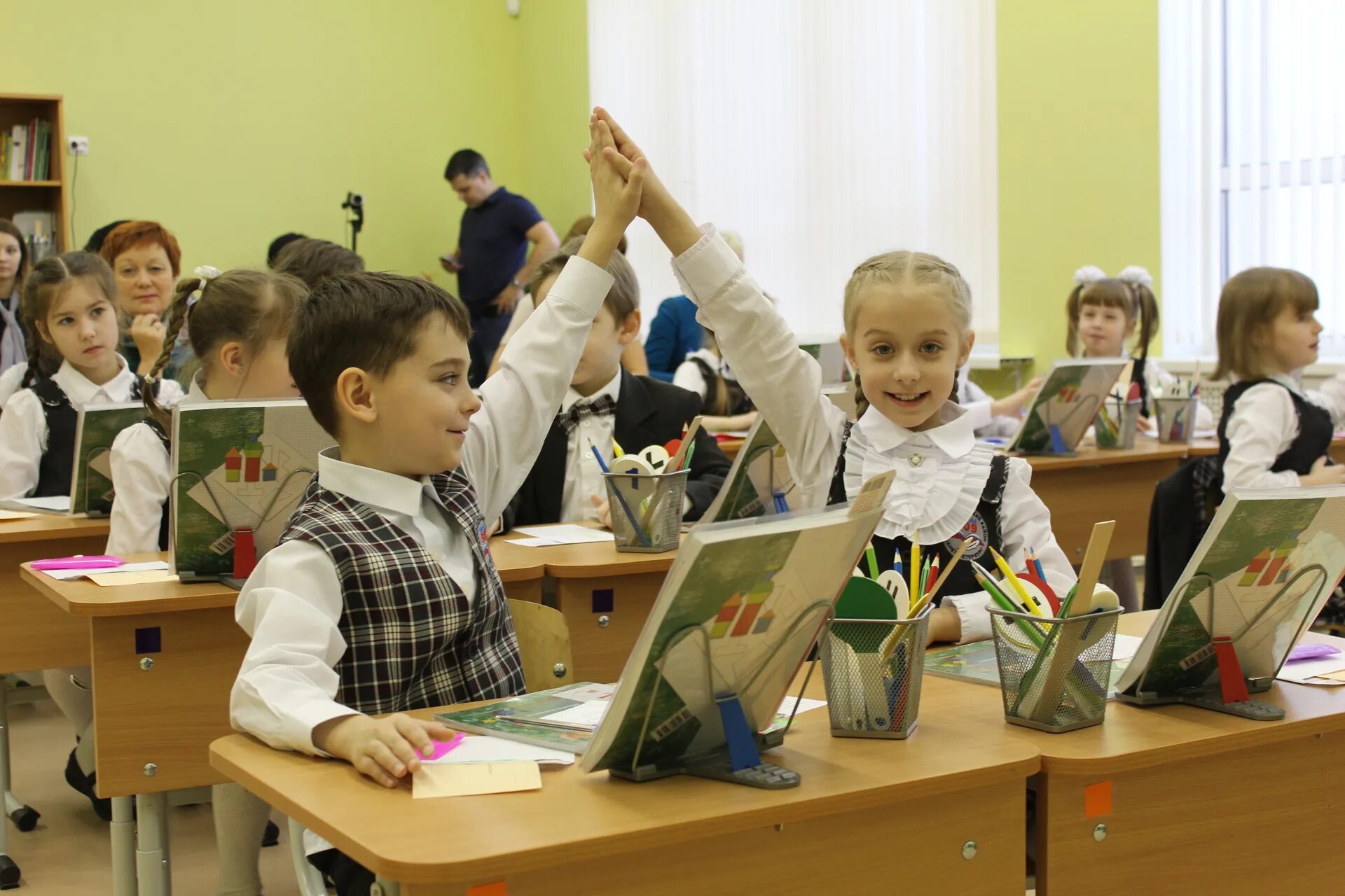 началка учитель начальных классов. мастер класс началка. класс началка. дети в классе 1 класс началка. урок изо началка.