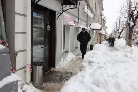Завалило весь под фонари