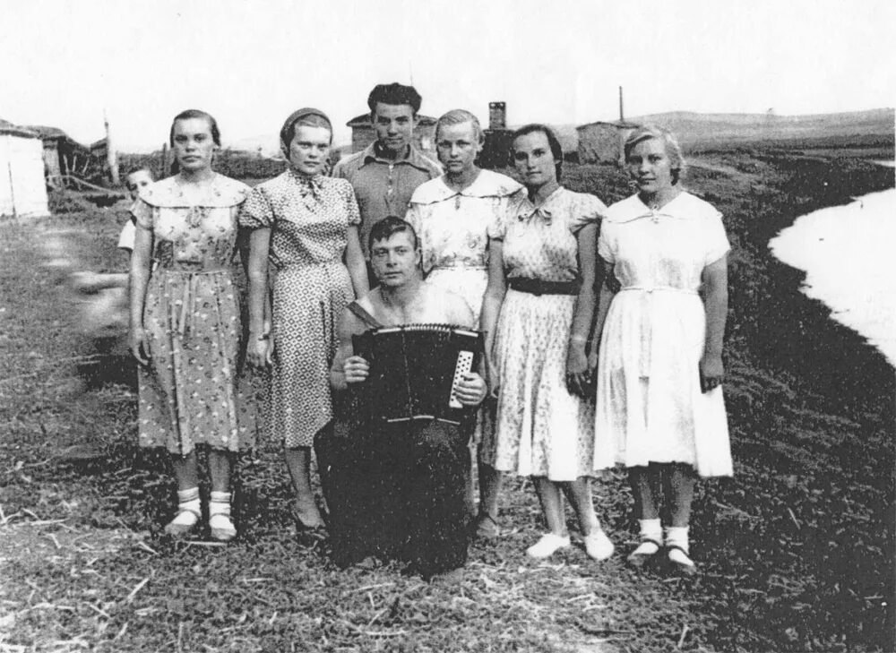 спецпереселенцы. спецпоселенцы в 1930 году. тобольск спецпереселенцы 1930. лагеря гулаг в архангельской области. спецпереселенцы хибиногорск.