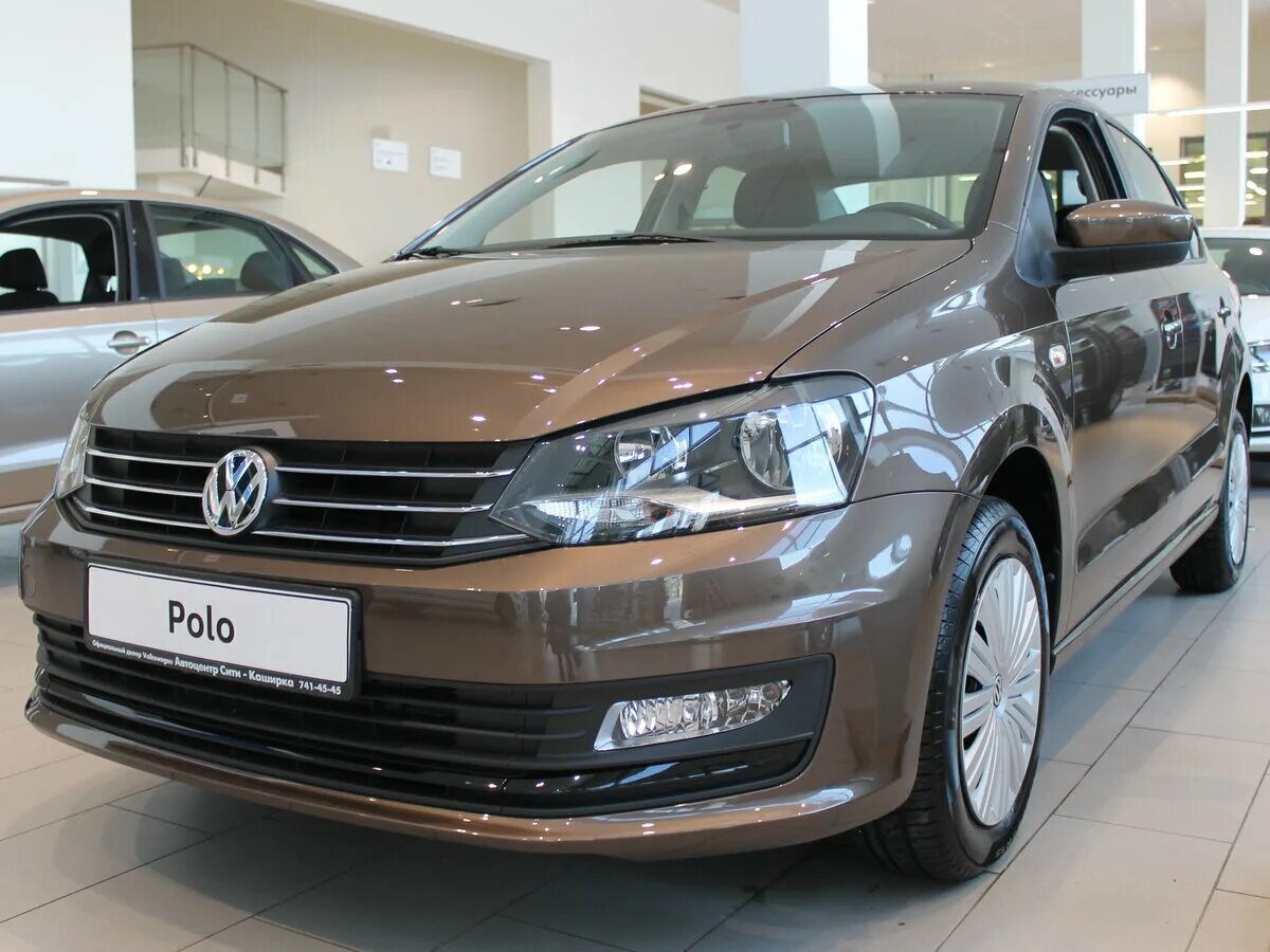Купить новый поло цена. Volkswagen Polo 2018 коричневый. Новый Фольксваген поло 2018. Фольксваген Polo 2018. Фольксваген поло 2018г.