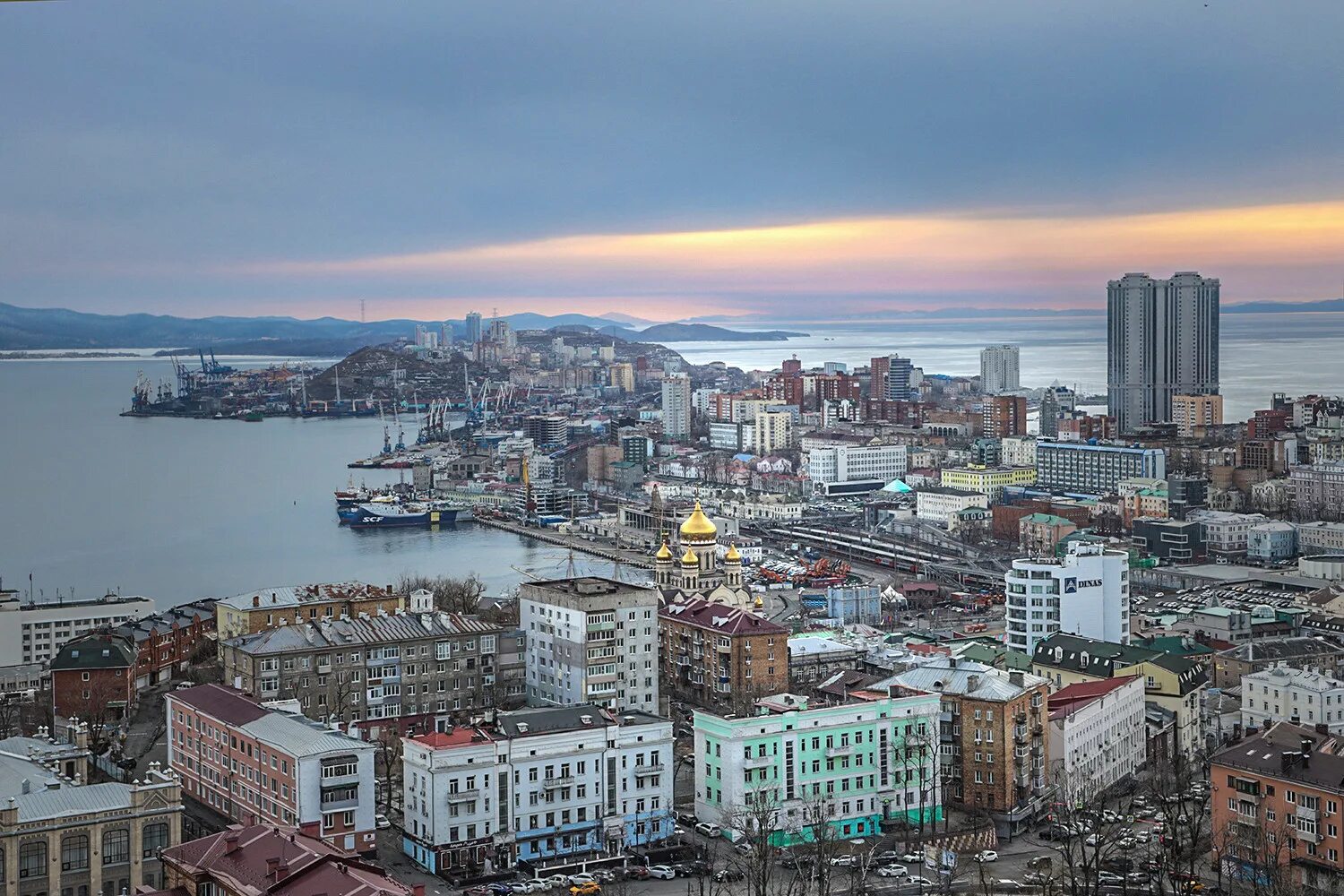 Владивосток столица Приморского края. Владивосток центр города. Владивосток вид на Японию. Dbljdfz DJ dkflbdjcnjrt.