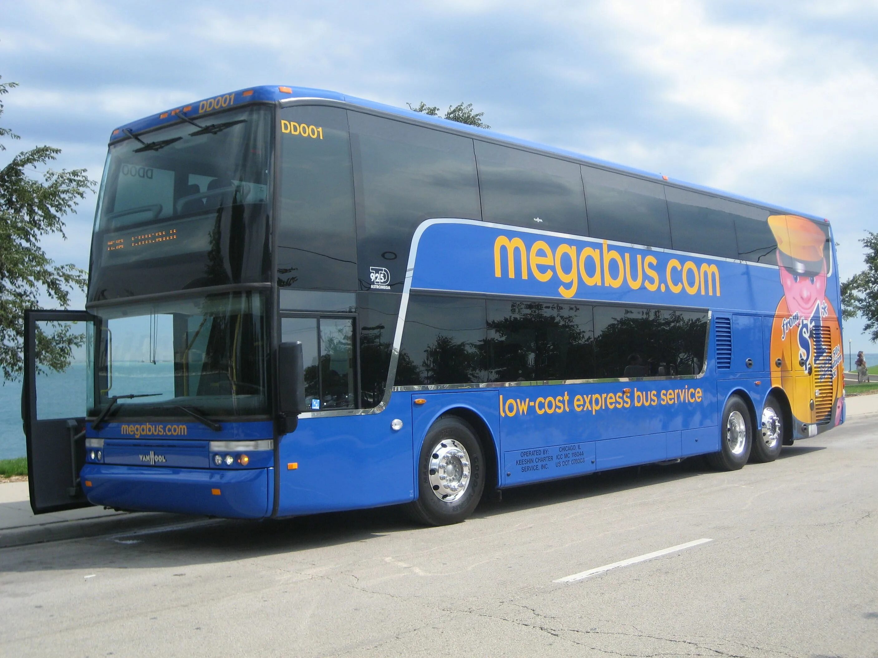 Автобус Megabus. Американские междугородние автобусы. Двухэтажный автобус дальнего следования. Двухэтажные автобусы междугородние.