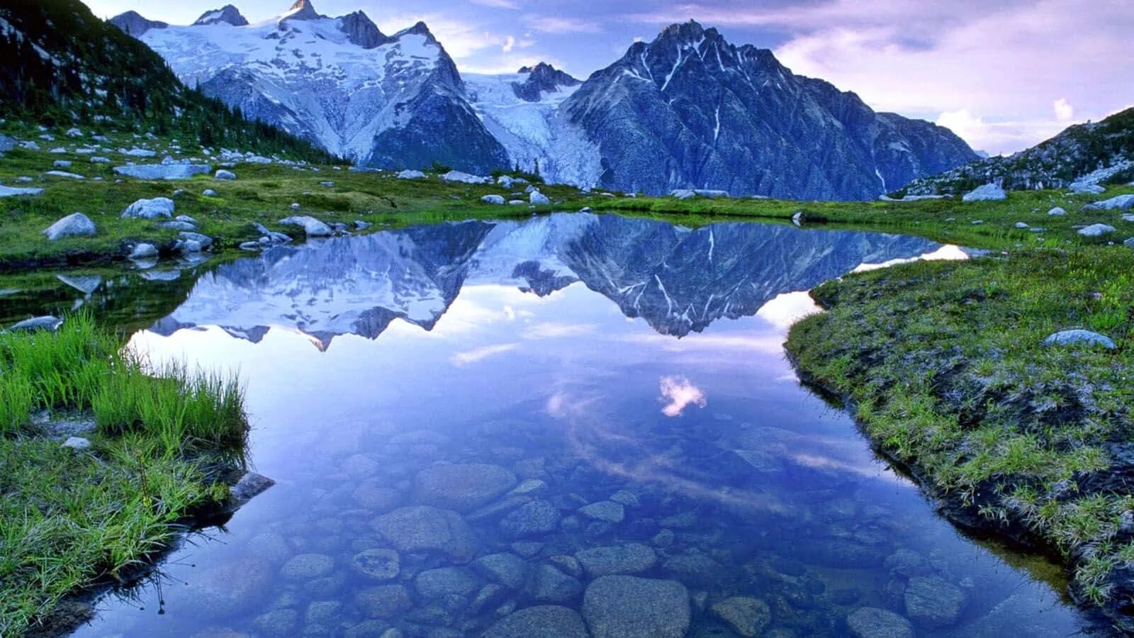 X natural. Горы и вода. Горы и реки. Озеро в горах. Горное озеро.