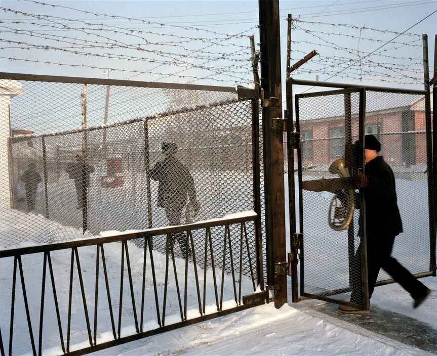 Колония в сибири. Prison camp. Prison camp. Prison camp. Гулаг лагерь вышки.