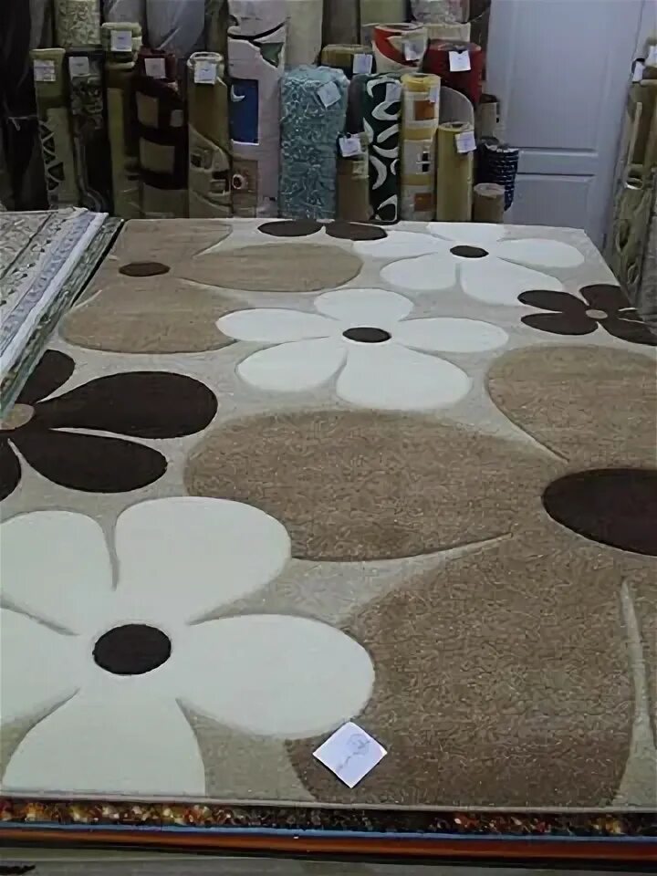 Магазин химмаш в орле паласы и ковры. Магазин ковров великий новгород ул великая 1. Ковровая дорожка. Паласы в орле. Палас в светофоре.