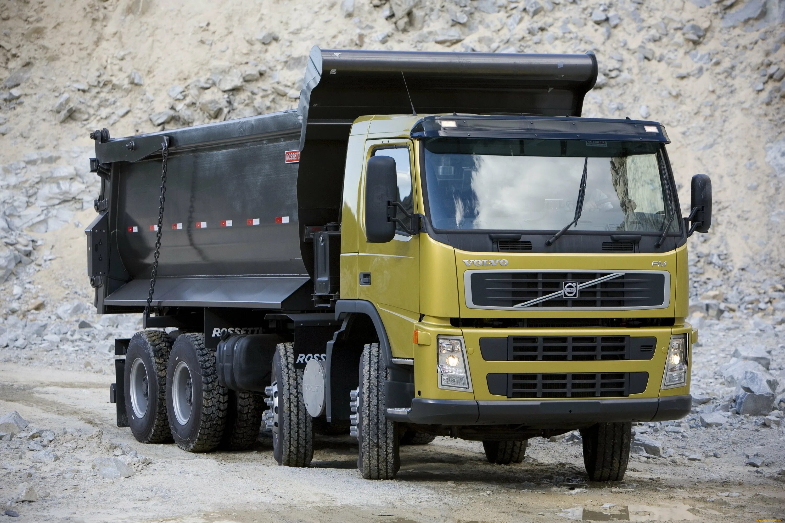 Купить самосвал на трак ав бу. Самосвал Volvo fm-Truck 8x4. Volvo самосвал 8*4. Volvo fm 8x4 самосвал. Вольво ФМ самосвал 8х4.