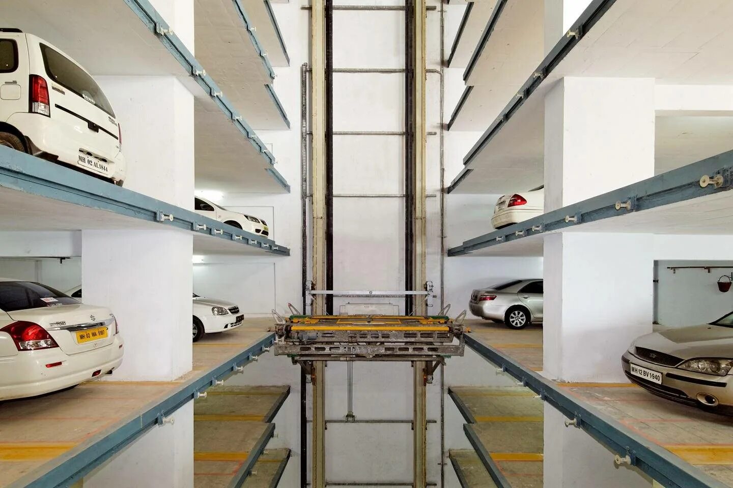 Автостоянка лифт. Автостоянка лифт. Автостоянка лифт. P3088 парковка лифт. Грузовой лифт для автомобилей.