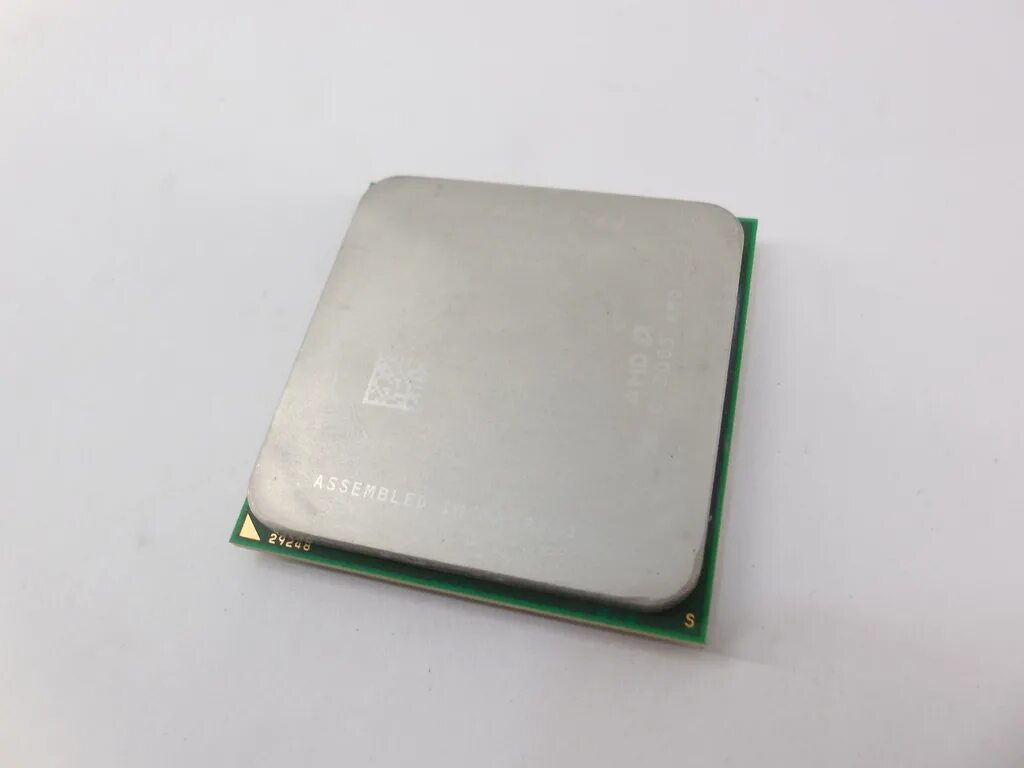 Сокет amd 2. AMD Socket am2 Athlon 64. Athlon 64 x2 4000+ сокет. Athlon 64 3000+. AMD Athlon 64 1.8 GHZ.