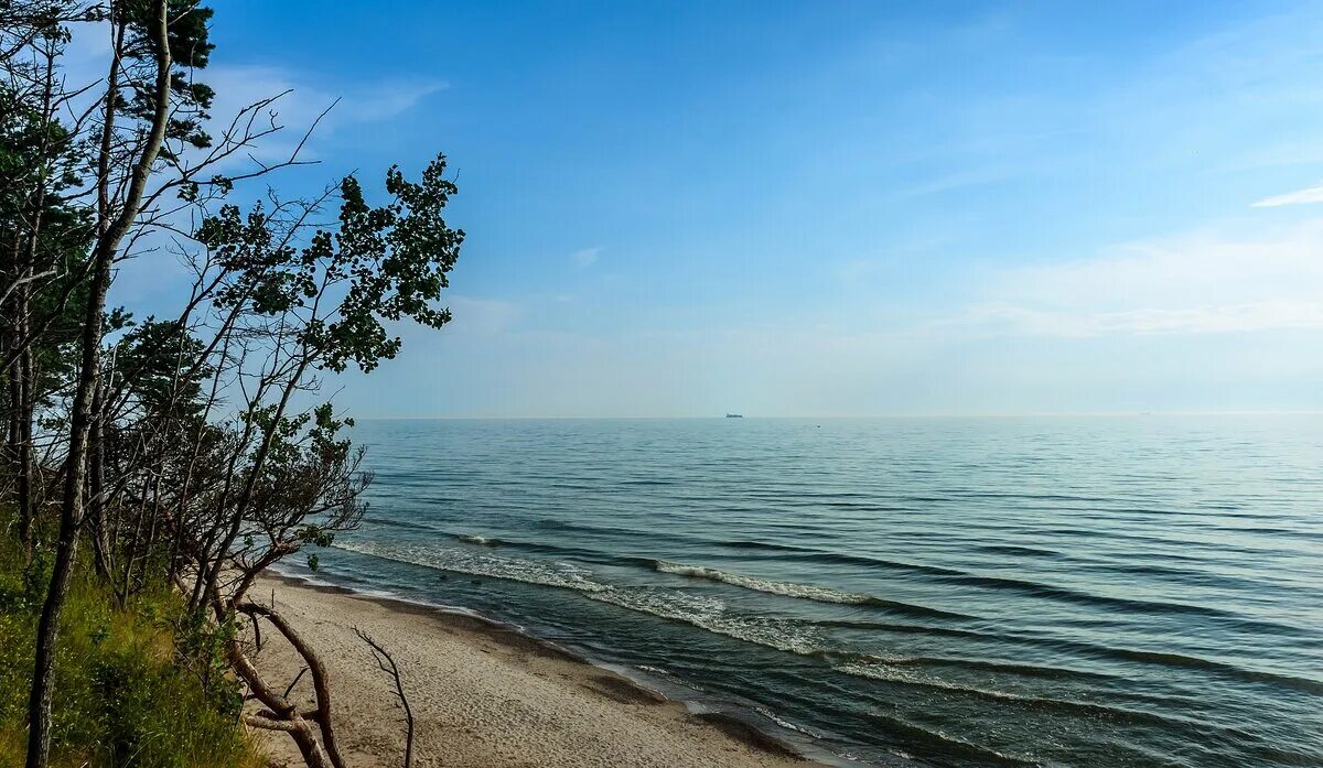 Балтийское море калининград. Балтика море. Балтийское море янтарь. На балтийском море начались. Балтийское море санкт-петербург куршская коса.