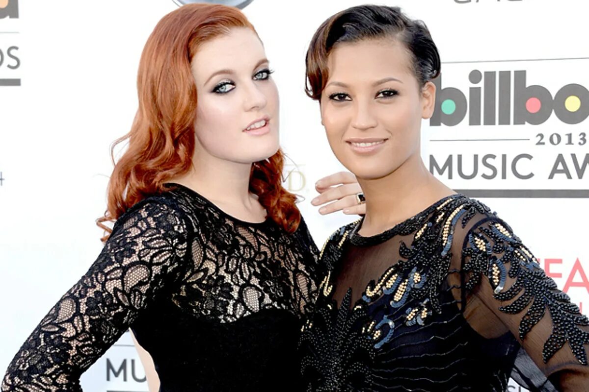 Аино яво. Группа icona Pop. Icona Pop i Love it. Icona Pop feat. Charli XCX - I Love it (feat. Charli XCX).