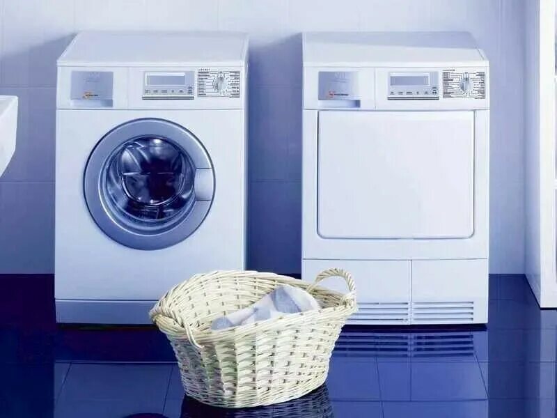 Тихие стиральные машинки. Стиральная машина. Стиральная и посудомоечная машина. Посудомоечная машина на стиральной машине. Стиральная машинка и посудомойка.