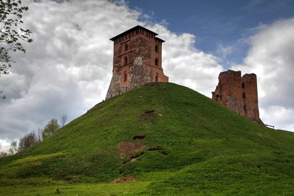 руины замка в новогрудке. новогрудский замок новогрудок. новогрудок замок. новогрудок замковая гора. новогрудский замок в белоруссии.