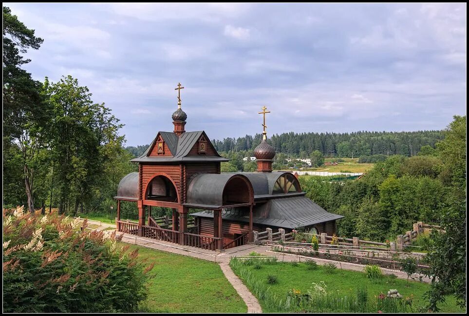 Святой источник сергиев. Купель Саввы Сторожевского в Сергиевом Посаде. Источник Саввы Сторожевского Сергиев Посад купель. Источник преподобного Саввы Сергиев Посад. Саввино-Сторожевский монастырь купальня.