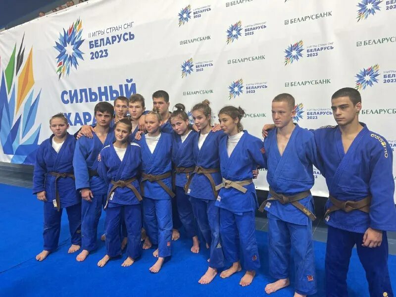 кубок дзюдо. командные соревнования по дзюдо стенка на стенку. командные соревнования по дзюдо. кемеровская федерация дзюдо. пужаев владимир дзюдо кубок россии 2013.