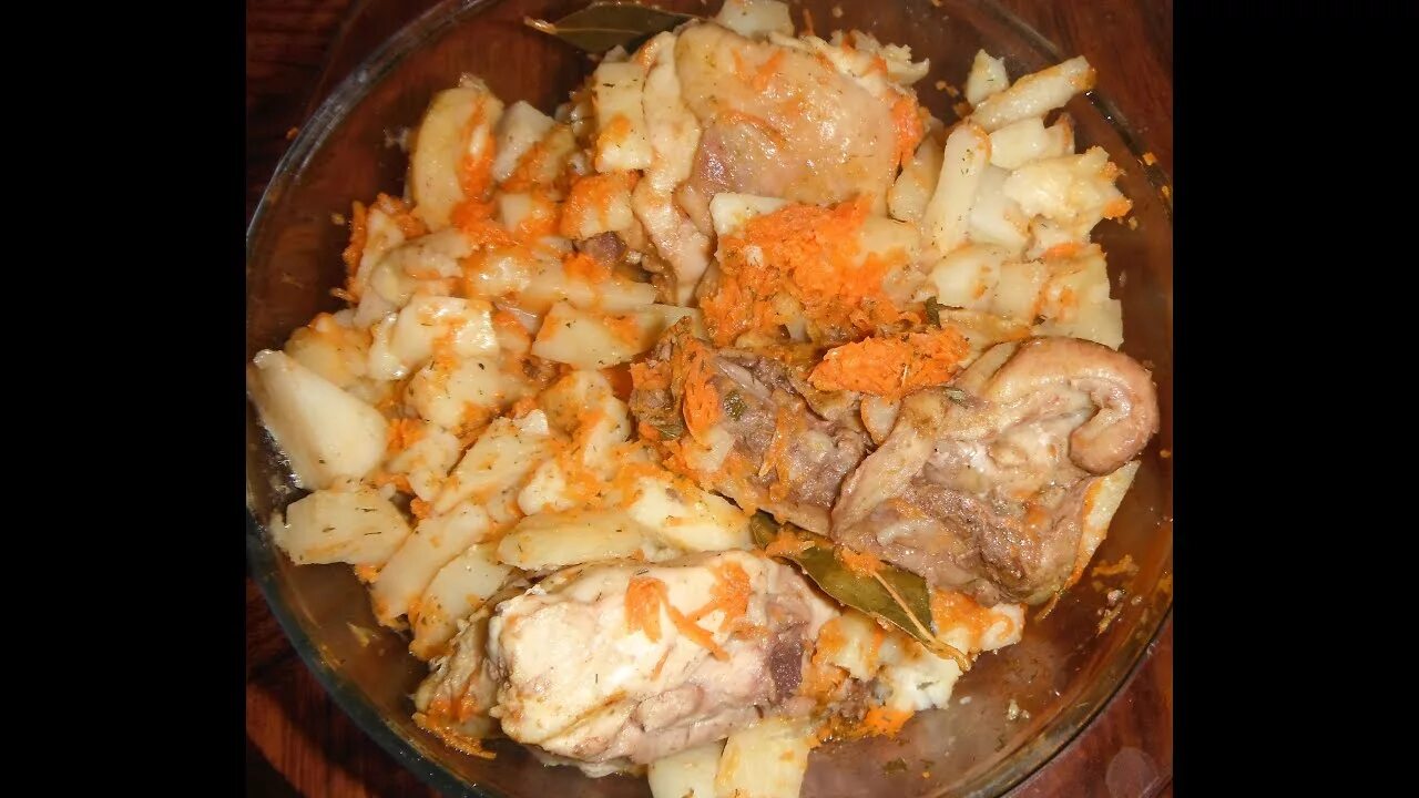 Курица с грибами в микроволновке рецепт. Картошка с мясом в микроволновке. тушёная картошка с курицей и грибами. приготовить картошку с курицей в микроволновке. свинина с овощами в микроволновке рецепты.