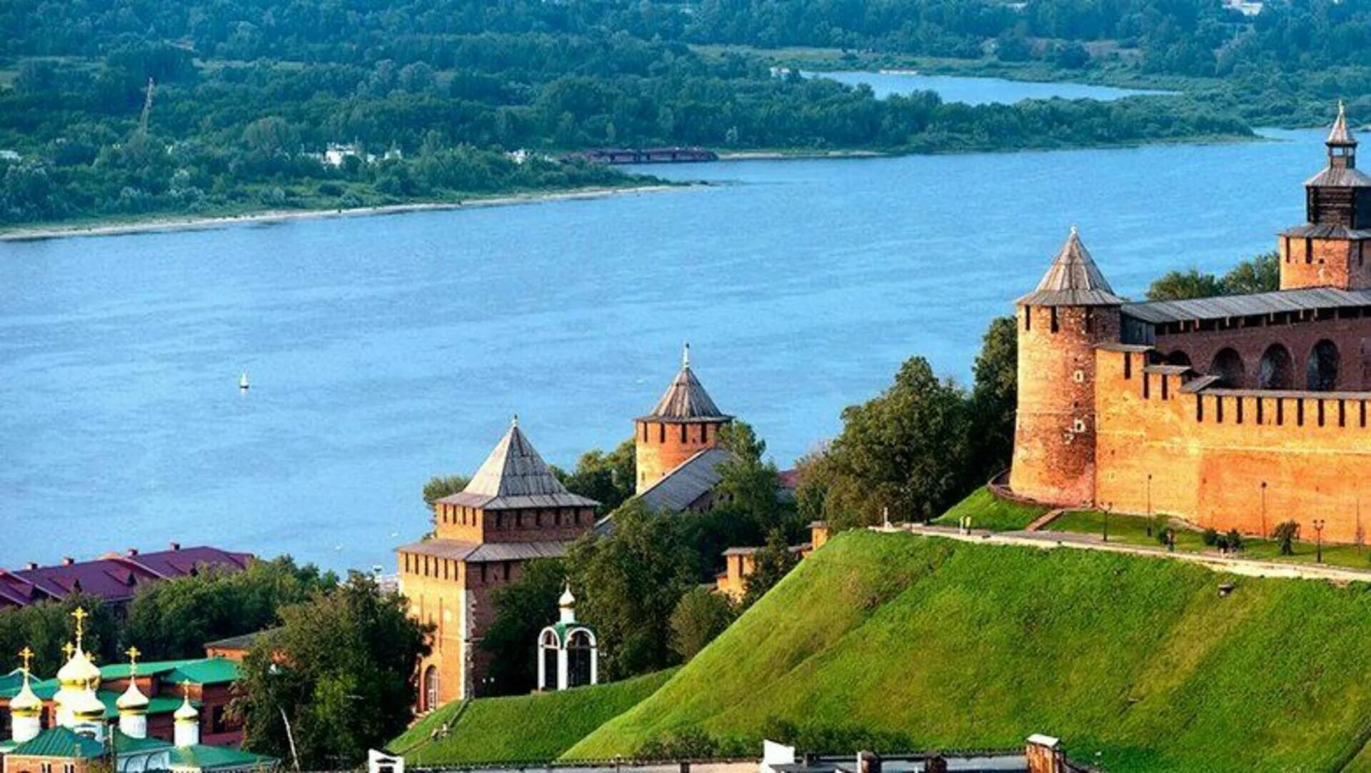 Нижний новгород грузия. Нижегородский Кремль. Нижний Новгород центр города. Нижегородский Кремль экскурсии. Нижний Новгород Кремль лето.