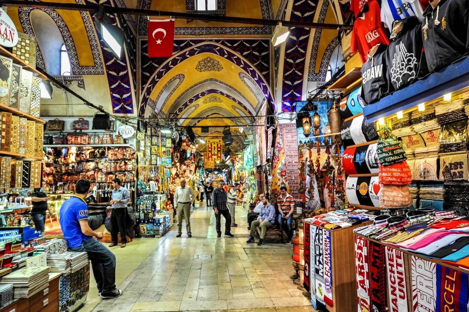 Стамбул где купить. Grand Bazaar Стамбул. Стамбульский рынок Гранд-базар. Капалы Чарши в Стамбуле. Турецкий Гранд базар.