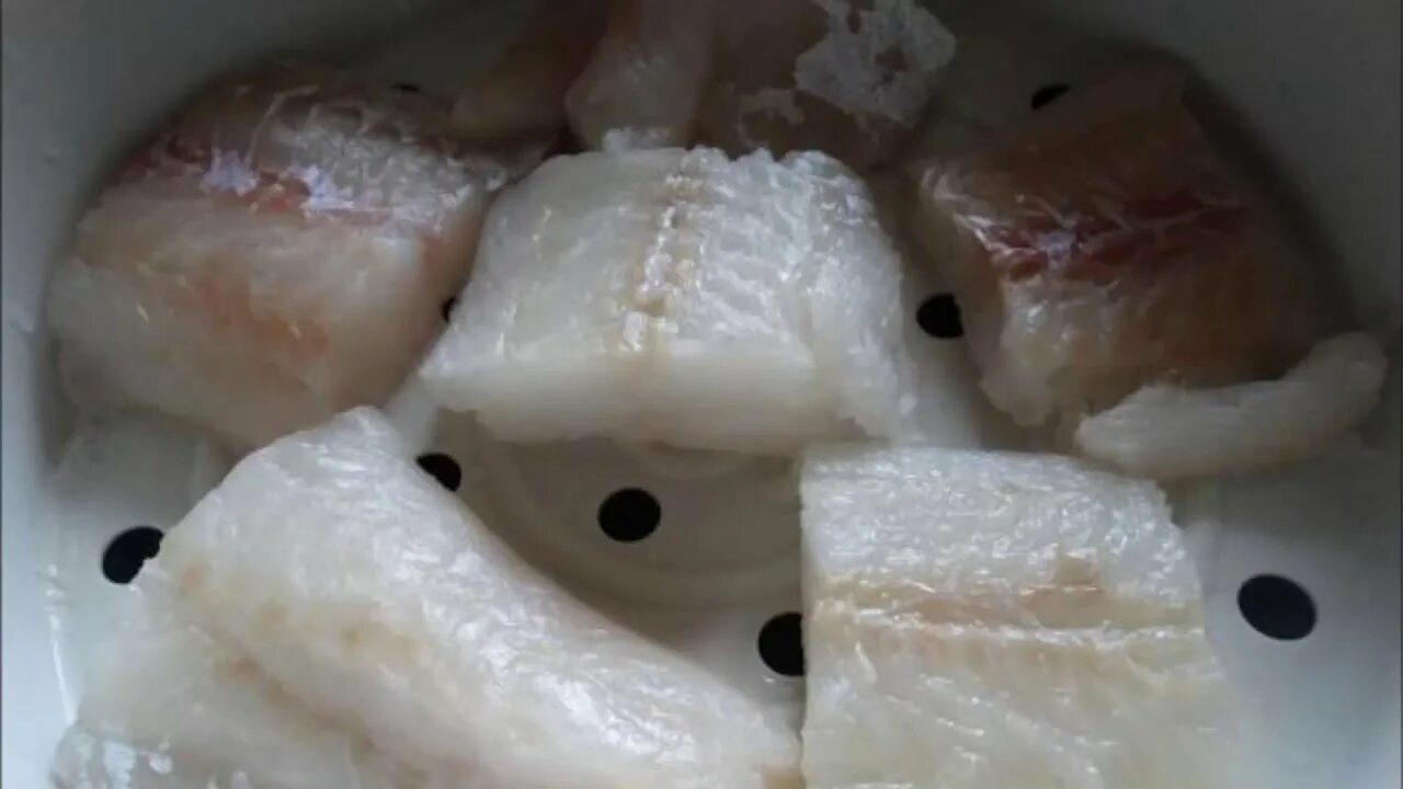 рыба на пару в пароварке. готовка рыбы на пару. пароварка для рыбы. форель в пароварке. рыба приготовленная на пару.