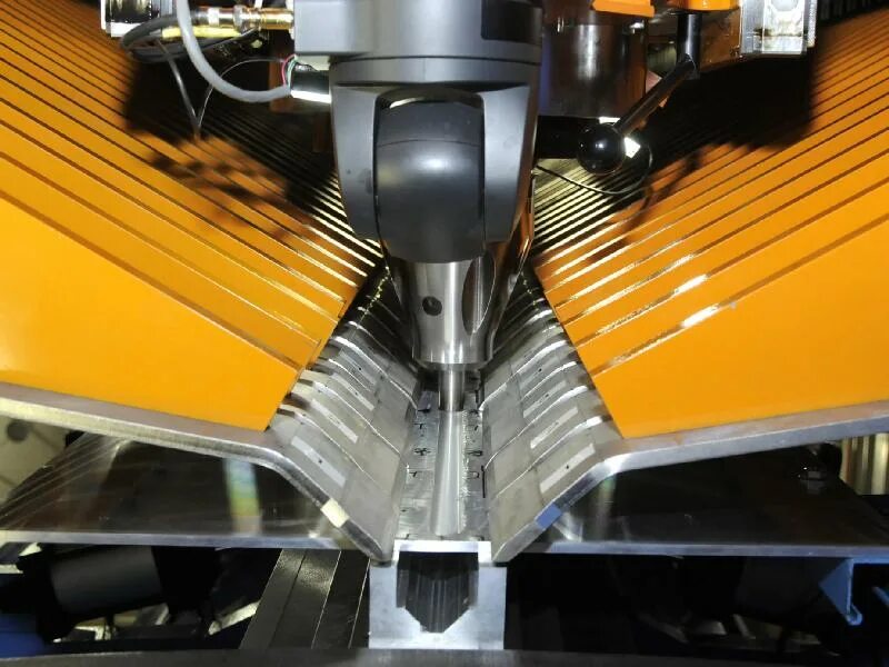 Friction stir welded. Friction stir welding machine. friction stir welding tool. роботизированная сварка трением. станок для сварки трением с перемешиванием.