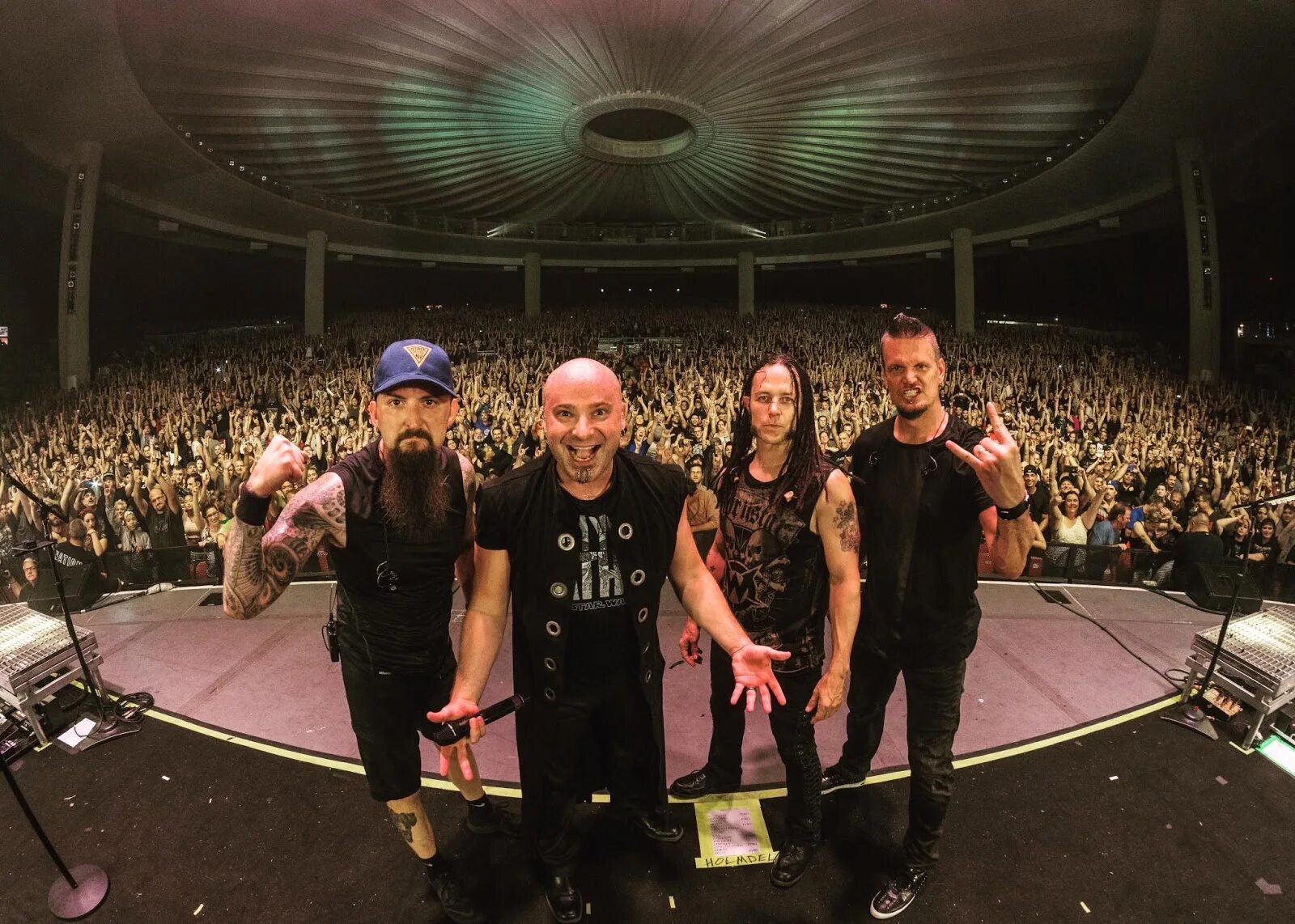 Disturbed drums. Фото с концерта disturbed. Дэвид дрейман. Disturbed 2000 год. Disturbed концерты.