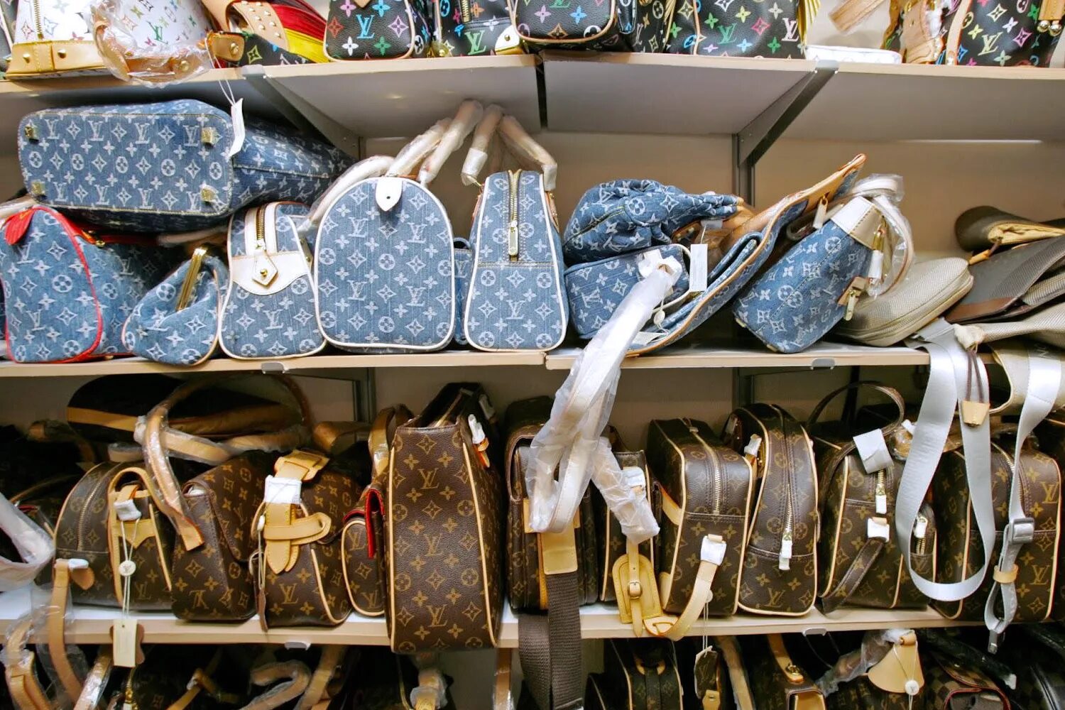 перепродажа брендовых вещей из америки. где продать брендовые вещи в интернете. где продать брендовые вещи в интернете. сумка с рынка. брендовые вещи на садоводе.