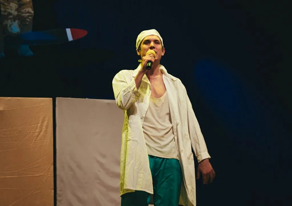 Евгений петросян квн. Выступление юмора. Выступление юмора. Евгений петросян на сцене. Евгений петросян концерт.