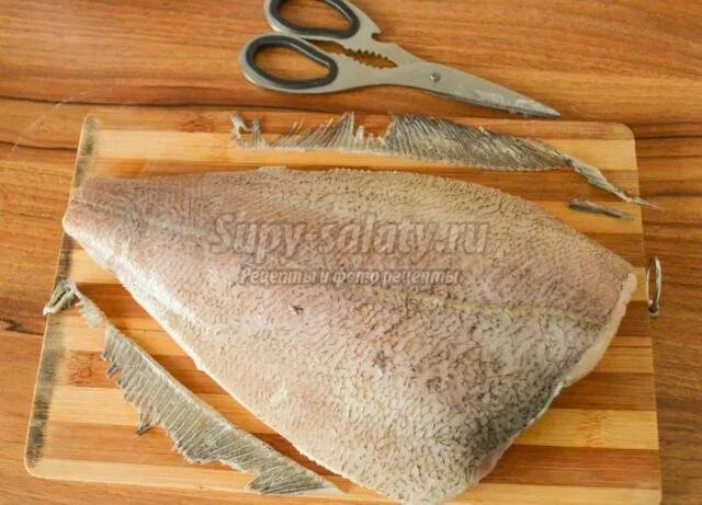Камбала жареная. Кухня наизнанку рыба в микроволновке рецепт. Камбала в микроволновке. Камбала в микроволновке. Чистка камбалы.