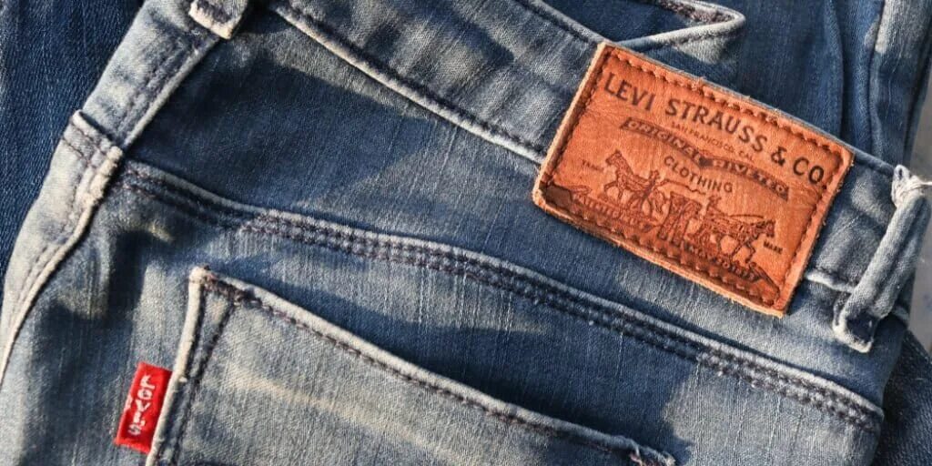 Левис песни. W 30 джинсы levis. Levis джинсы винтаж 501. Levis обувь женская. Левис песни.