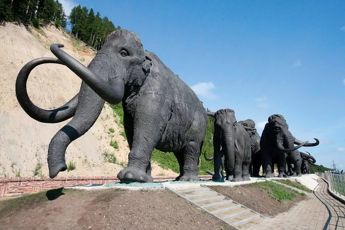 Дэмиен херст скульптуры. Памятник мамаев курган в волгограде. В каком городе находится скульптура. Микеланджело гигант давид. В каком городе находится скульптура.