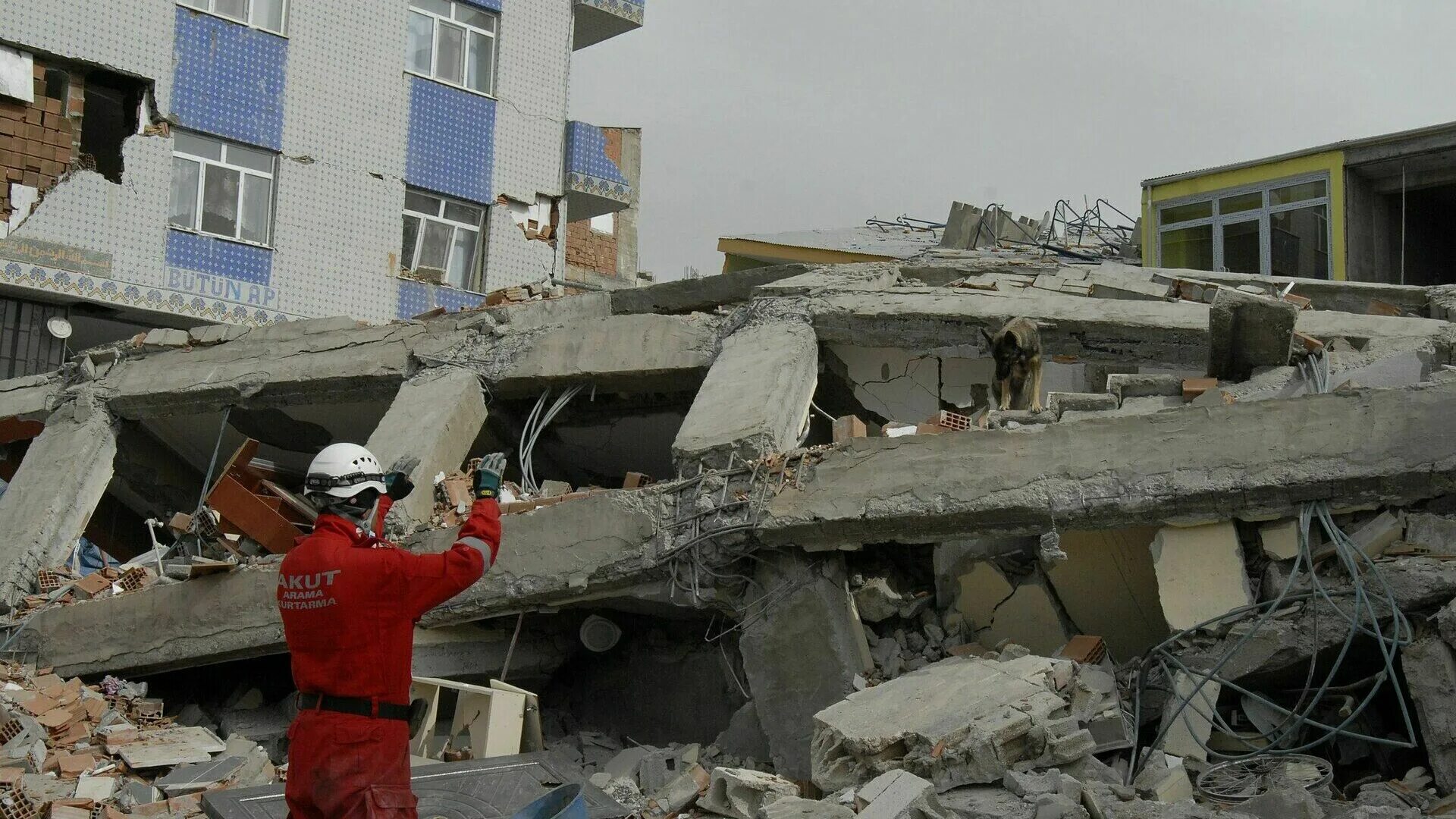Попала в землетрясение. Землетрясение в Турции (2011). Землетрясение в Турции 6 февраля 2023. Последствия землетрясений. Землетрясение обрушение зданий.