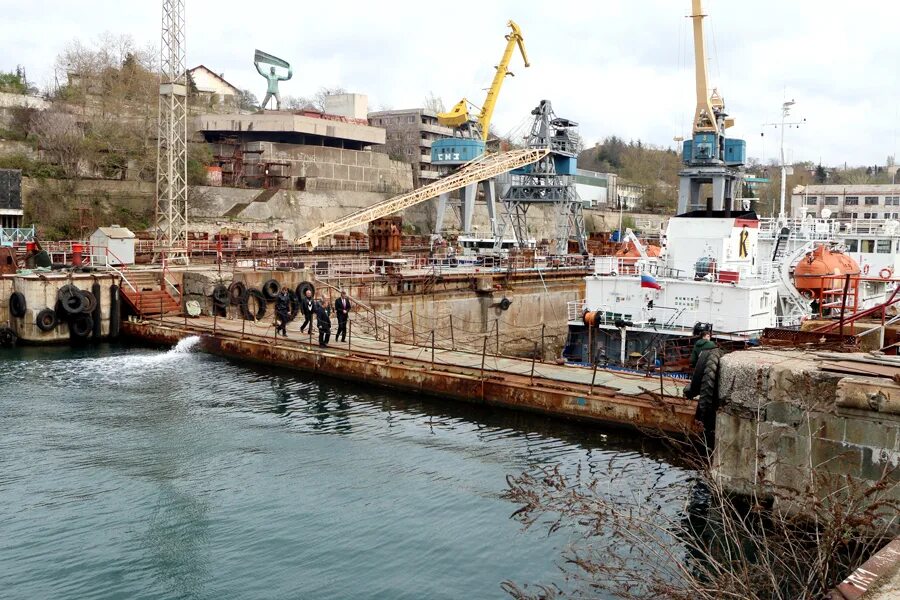 Севастопольский морской завод имени Серго Орджоникидзе. Завод Орджоникидзе в Севастополе. Морской завод им. с.Орджоникидзе.. Севастопольский судостроительный завод.