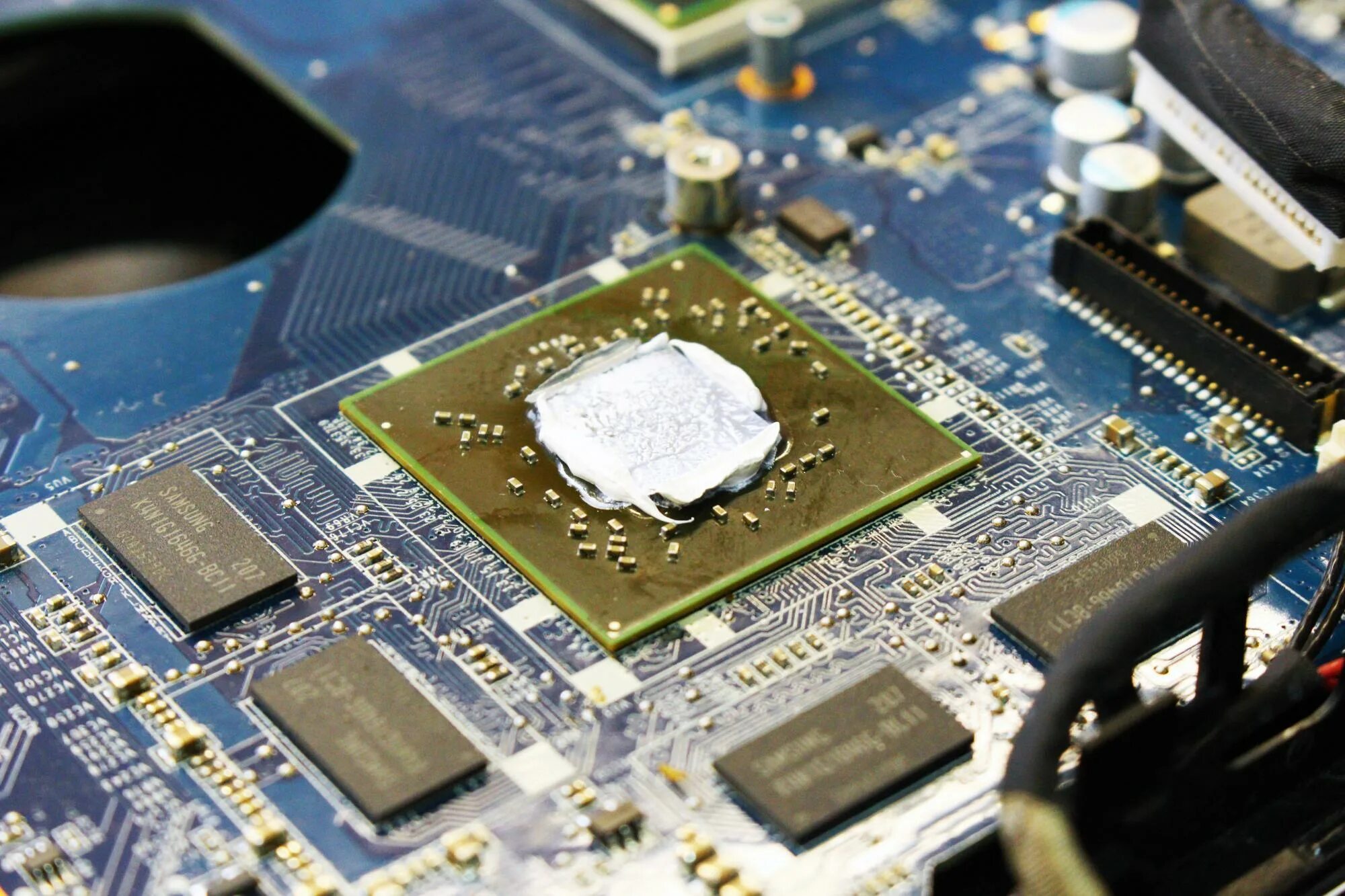 Mx250 видеокарта дискретная. Дискретная видеокарта для ноутбука. Чип видеокарты для ноутбука. Видеокарта для ноутбука. Дискретная видеокарта для ноутбука.