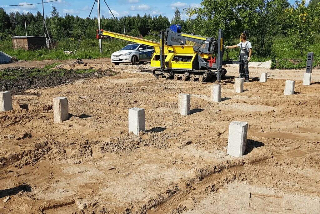 Фундамент на жб сваях. Свайное поле на ж/б сваях. Винтовые жб сваи. Жб сваи 1920 x 1080.