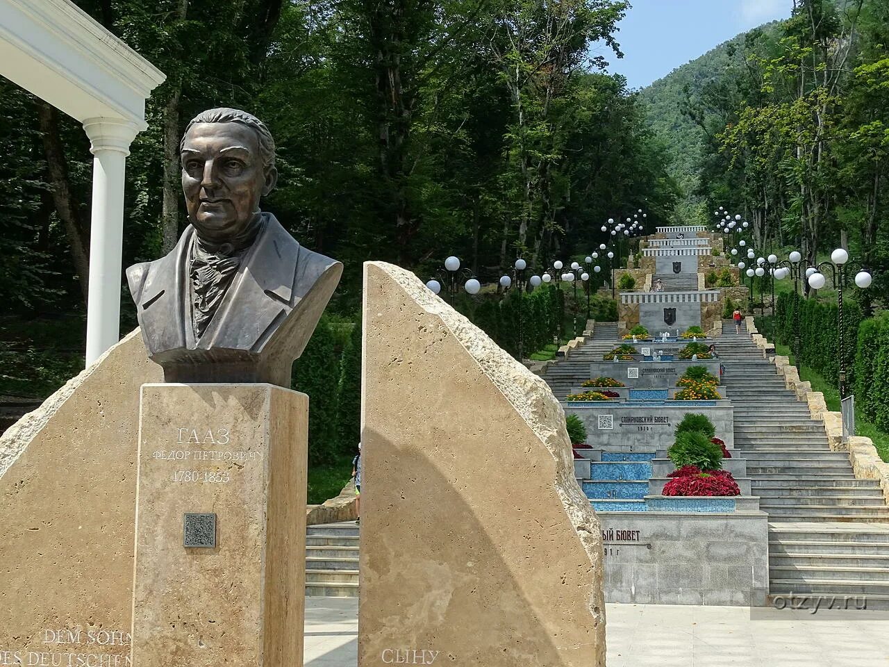 Железноводск кавказский. Памятник Гаазу в Железноводске. Гааз памятник в Железноводске на Кавказе. Кавказ Пятигорск. Железноводск певец.