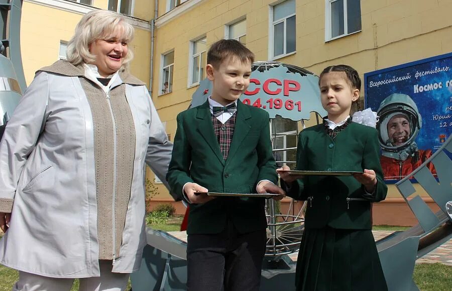 Лицей имени гагарина волгоград. Лицей имени гагарина волгоград. Лицей 5 гагарина волгоград. Лицей 1 волгоград учителя. Лицей имени ю а гагарина.