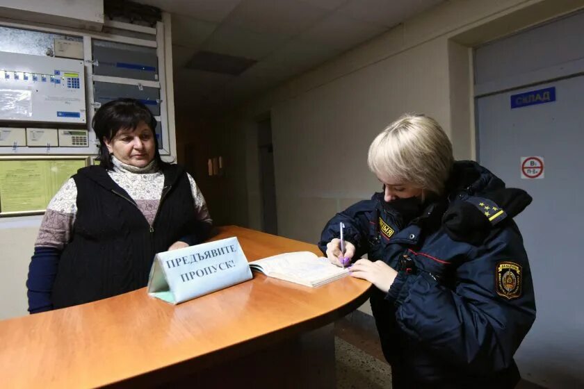 Работа в гомеле вахтер. Гомель милиция. Гомель Белякова милиция. Милиция Витебска. Милиция поможет люди картинки\.