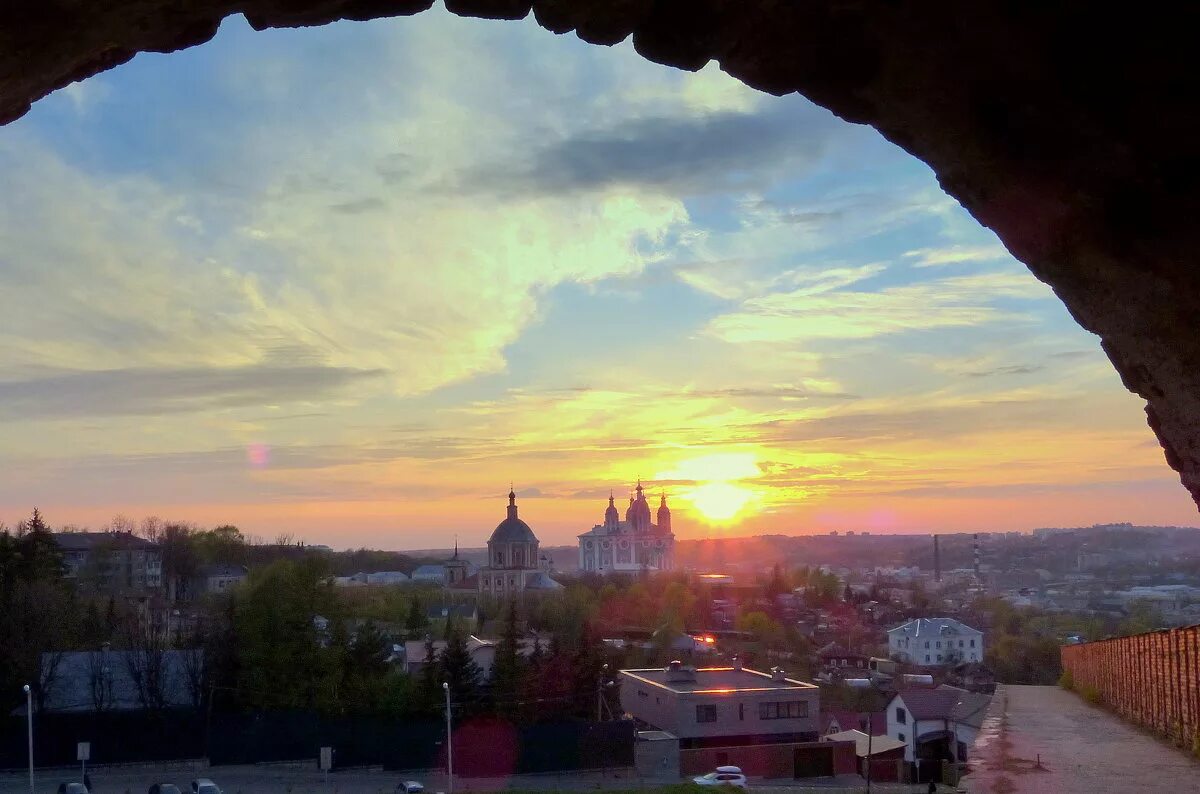 Небо над смоленском. Смоленск собор собор смоленск закат. Вознесенский успенский собор в смоленске. Смоленск с высоты. Смоленщина это белоруссия.