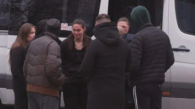 Пацанки прямой эфир на пятнице сейчас. Пацанки 4 сезон свидание. пацанки 5 сезон тюрьма. пацанки сезон с бездомными. пацанки 4 встреча с родителями.