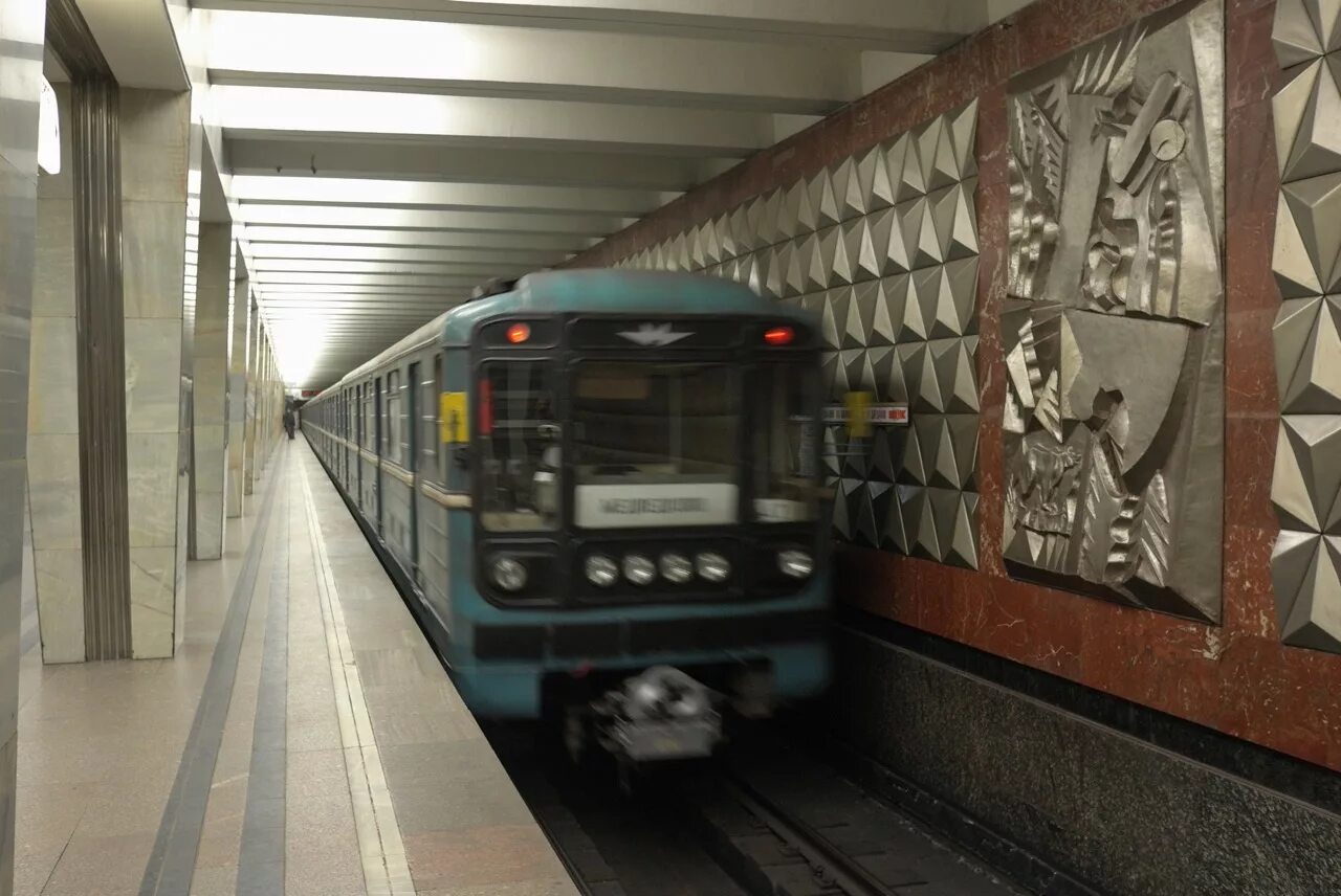 Московский метрополитен тимирязевская. Серпуховско-Тимирязевская линия линии метрополитена. Московское метро Серпуховско-Тимирязевская линия. Поезда Серпуховско Тимирязевской линии метро. Москва 2020 на Серпуховско Тимирязевской линии.