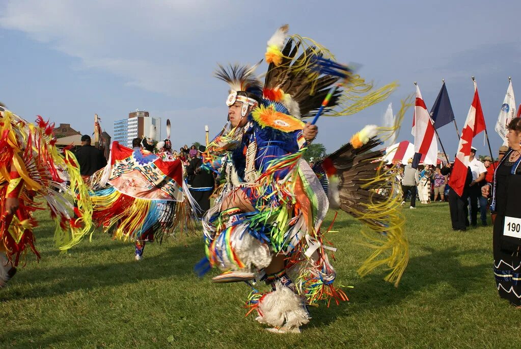 Занятия населения канады. День аборигенов в Канаде. Фестиваль индейцев. День коренных жителей Канады. Индейцы Канады.