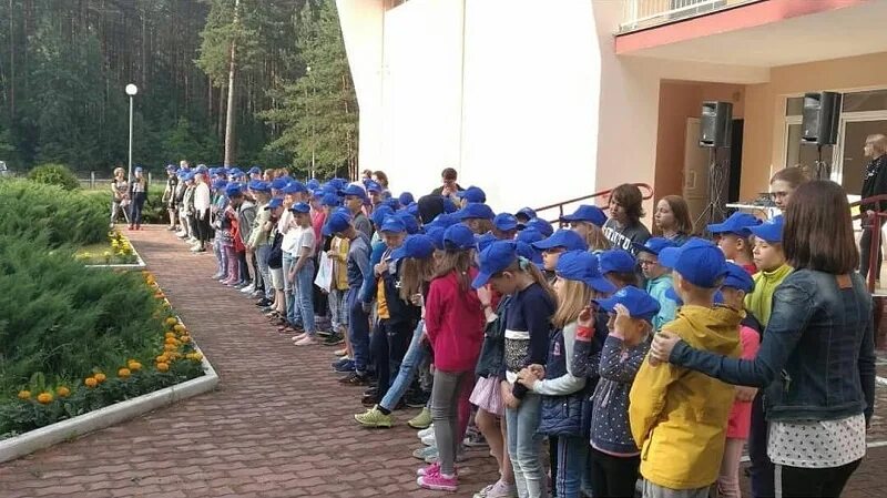 Лагерь родничок. Лагерь Родничок Беларусь. Лагерь Родничок Кувандык. Лагерь Родничок Любохна. Милютинский район детский оздоровительный лагерь Родничок.