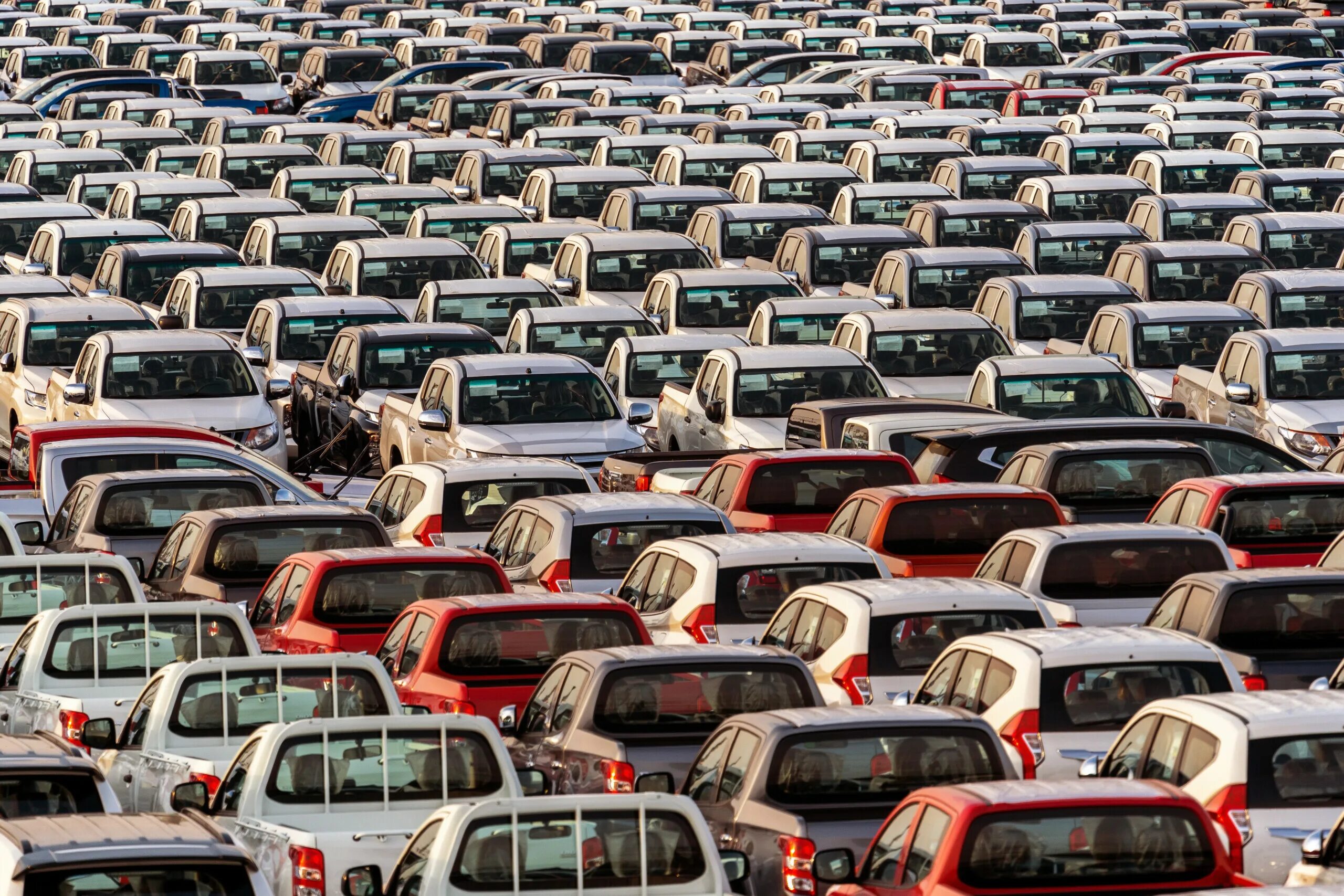 Автомобили на рынке популярные. Рынок автомобилей. Китайский авторынок. Автомобильный рынок Китая. Китаец машина.