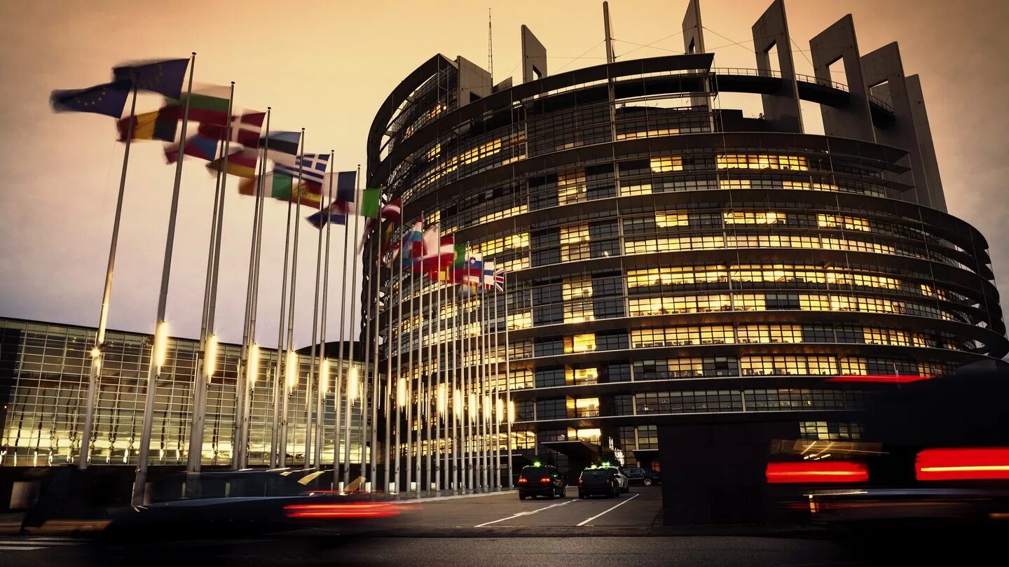 Международная коммерческая палата. Здание европейского парламента в Страсбурге. Европарламент Брюссель. Здание Европарламента в Брюсселе. Здание Евросовета Брюссель.