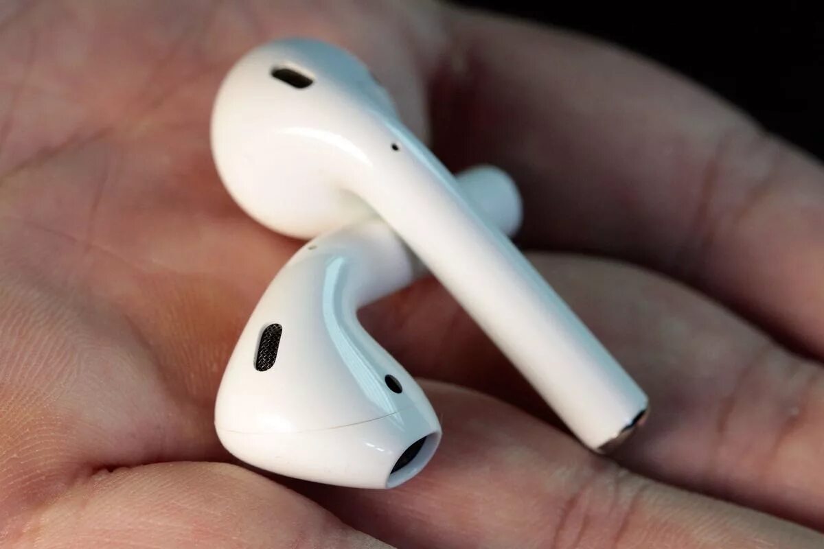 Шипят наушники airpods. AIRPODS 9 Apple narxi. Наушники без проводов для айфона. Необычные беспроводные наушники. Наушники айфон без провода.