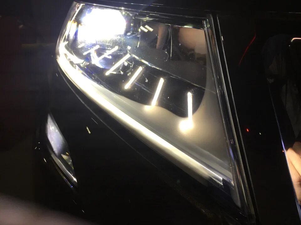 Шкода кодиак лампы ближнего света. Фара шкода кодиак. фара skoda kodiaq. задние светодиодные фонари шкода кодиак. светодиодные фары шкода кодиак.