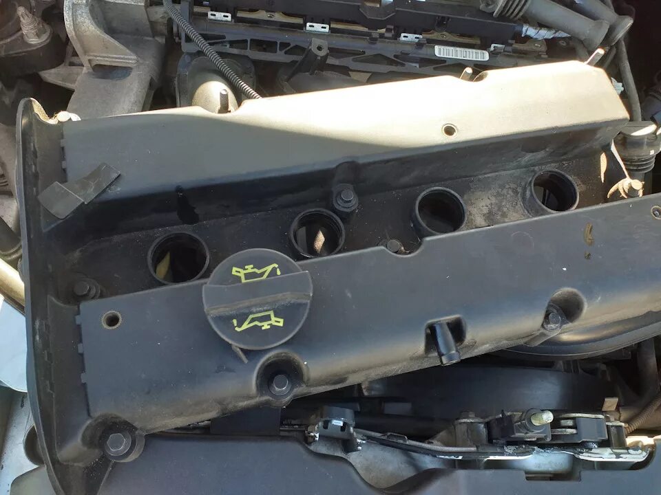 Замена прокладки клапанной крышки - Ford Focus II Sedan, 2 л, 2008 года своими р