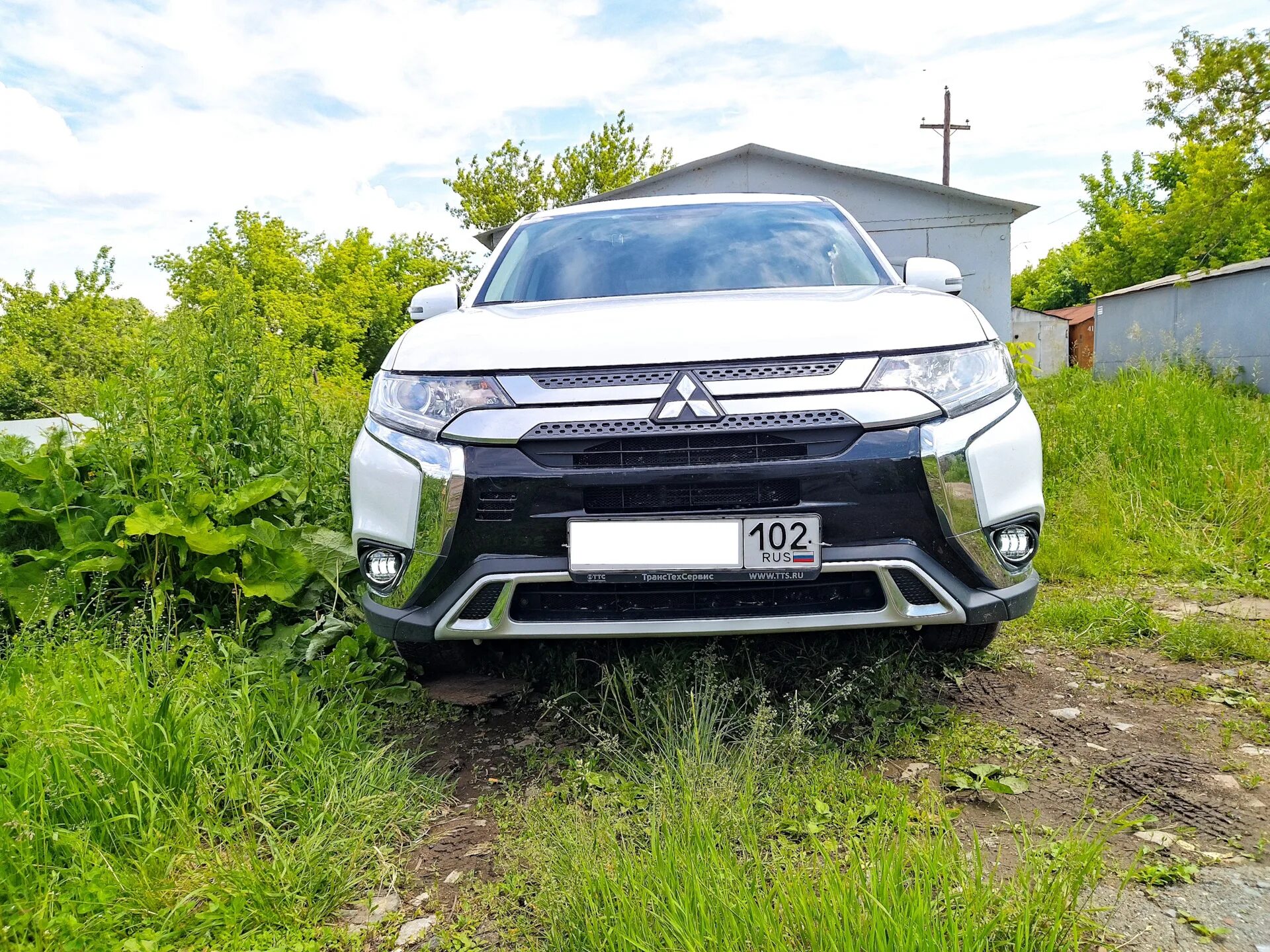 Mitsubishi outlander птф. Mitsubishi Outlander 2019 года зеленый.