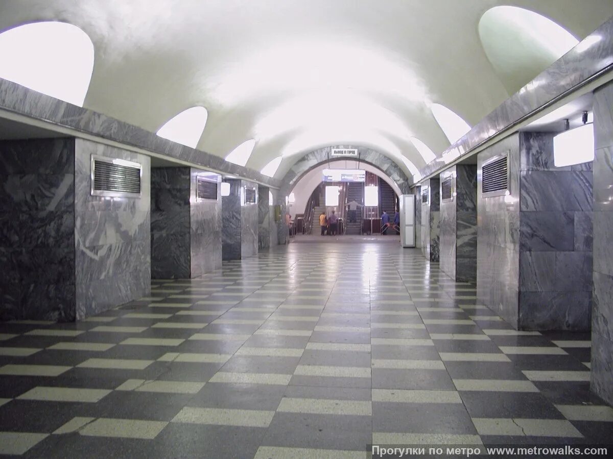 санкт-петербург 2009. работает ли станция метро чернышевская. петербургский метрополитен чернышевская. чернышевская метро вестибюль. вестибюль станции метро чернышевская.
