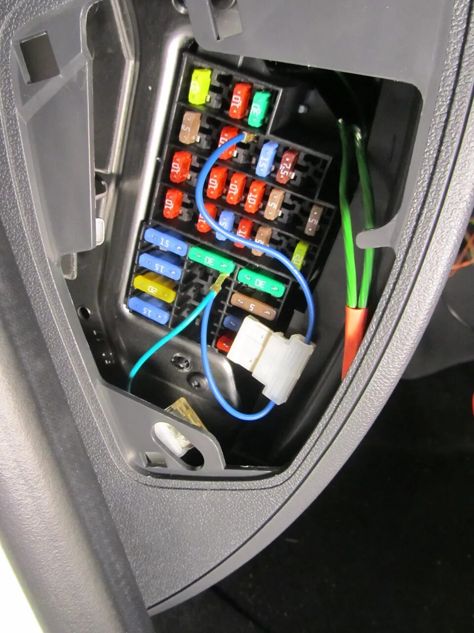 Блок предохранителей almera g15. Предохранители стеклоподъемников логан 2. Логан 2 стеклоподъемники без зажигания. Предохранители стеклоподъемников логан 2. Almera g15 предохранитель сигнала.
